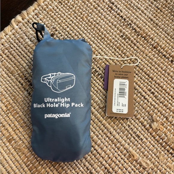 Patagonia Ultralight Black Hole Mini Hip Pack NWT - Picture 2 of 5